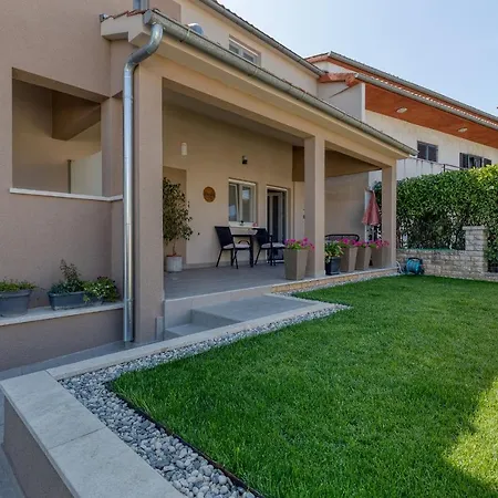 Apartment Runa With Terrace Poreč