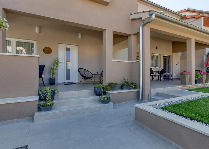 Runa With Terrace Apartment